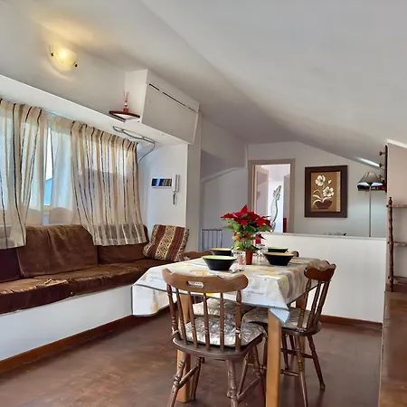 Apartment L'attichetto Con Aria Condizionata-centro Velletri